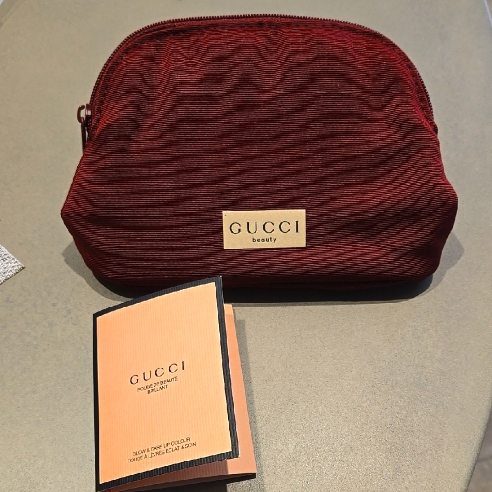 New Never Used Gucci Beauty Cosmetic Bag Burgdany Red Bag Gucci logo